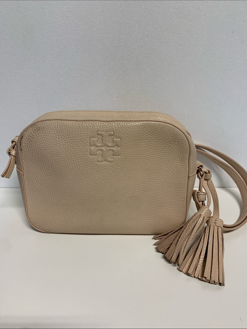 Tory Burch Pebbled Leather Convertible Crossbody in Light Beige